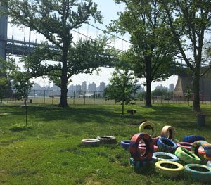 Denise Treizman's Spartan Follies (photo by John Haber, Flow.16 Randall's Island, 2009)